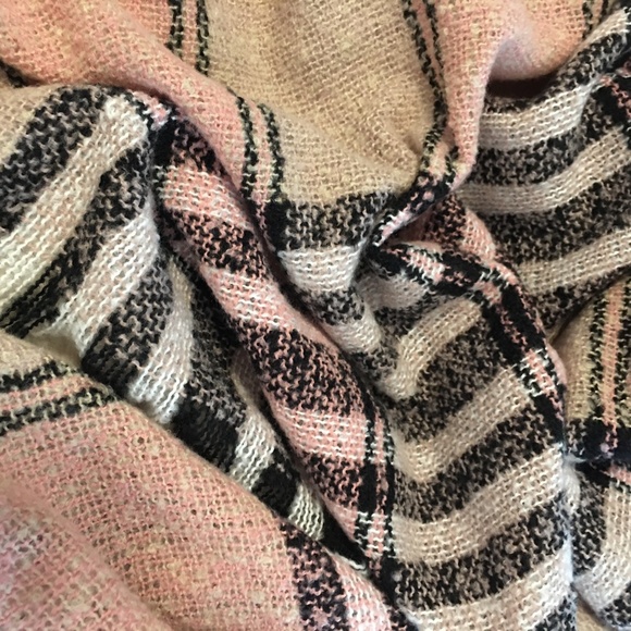 NWT Plaid Blanket Scarf Wrap - Picture 4 of 5